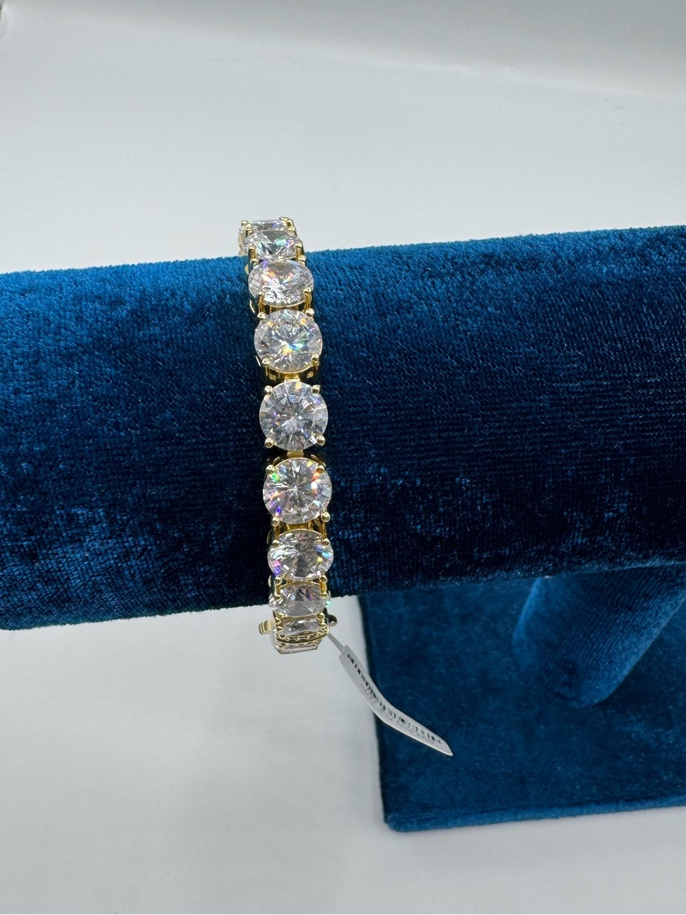 18k 72ct Tennis Bracelet - Picture 14 of 14